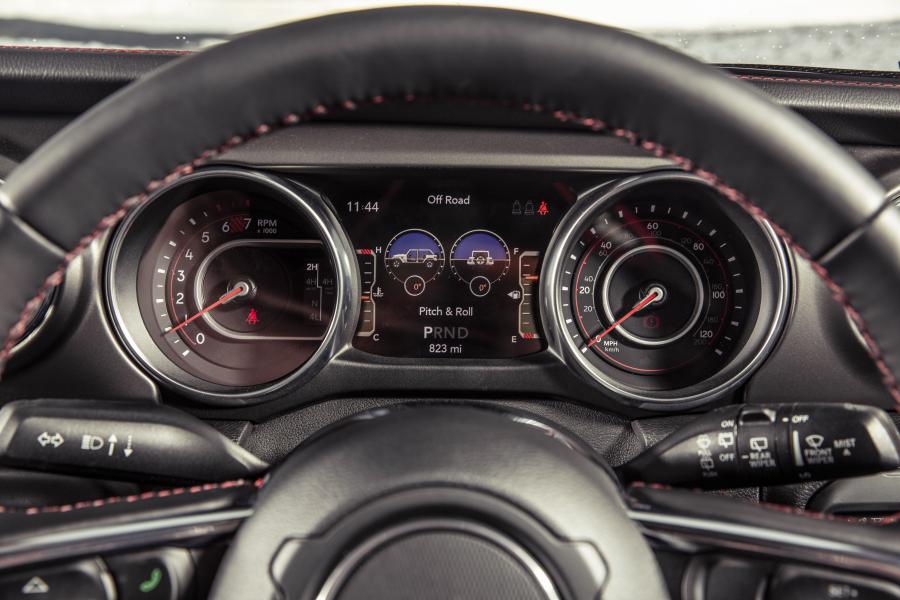 Панель приборов Jeep Wrangler Unlimited Rubicon (JL) 2019 года  (UK) (фото 23 из 23)